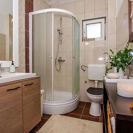 Apartment Holiday , Two Rooms.free Parking106m2
