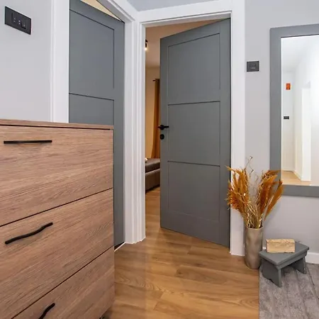 Apartment Holiday , Two Rooms.free Parking106m2 *